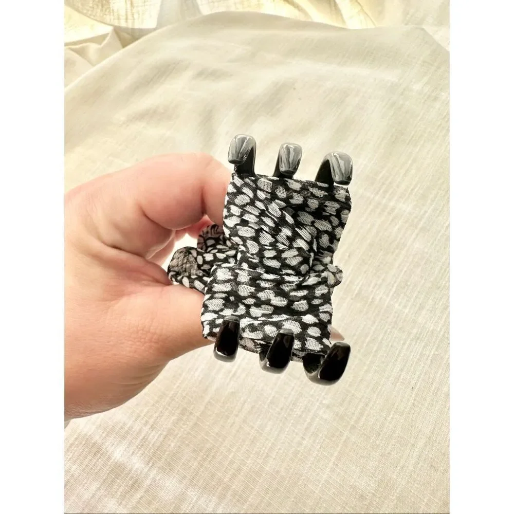 Black and white hair claw bow